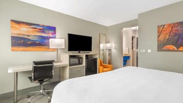 Standard Room, 1 King Bed, Accessible, Refrigerator & Microwave | Hypo-allergenic bedding, down comforters, desk, laptop workspace