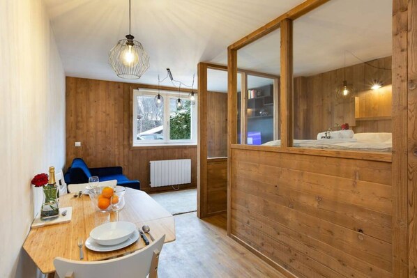 1 soverom, strykejern/-brett, wi-fi (inkludert) og sengetøy