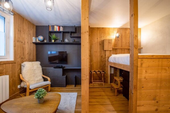 1 bedroom, iron/ironing board, free WiFi, bed sheets