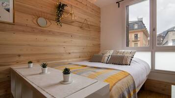 Desk, iron/ironing board, free WiFi, bed sheets