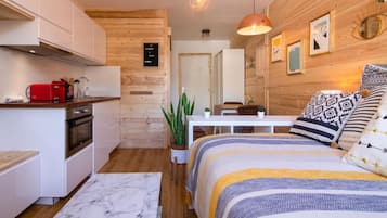 Desk, iron/ironing board, free WiFi, bed sheets