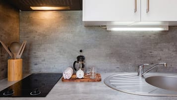 Microwave, stovetop, dishwasher, coffee/tea maker