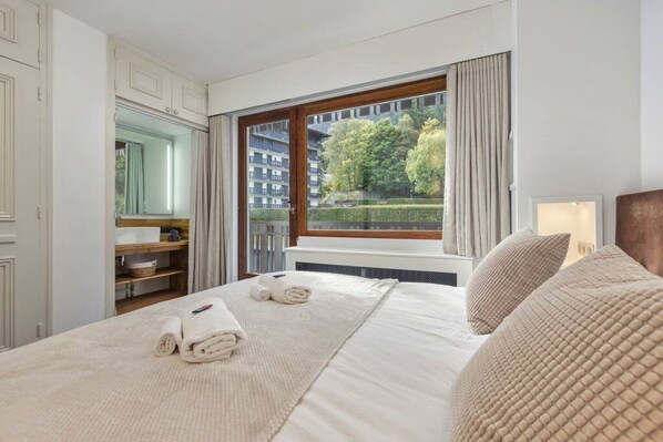 3 Schlafzimmer, Schreibtisch, Bügeleisen/Bügelbrett, kostenloses WLAN