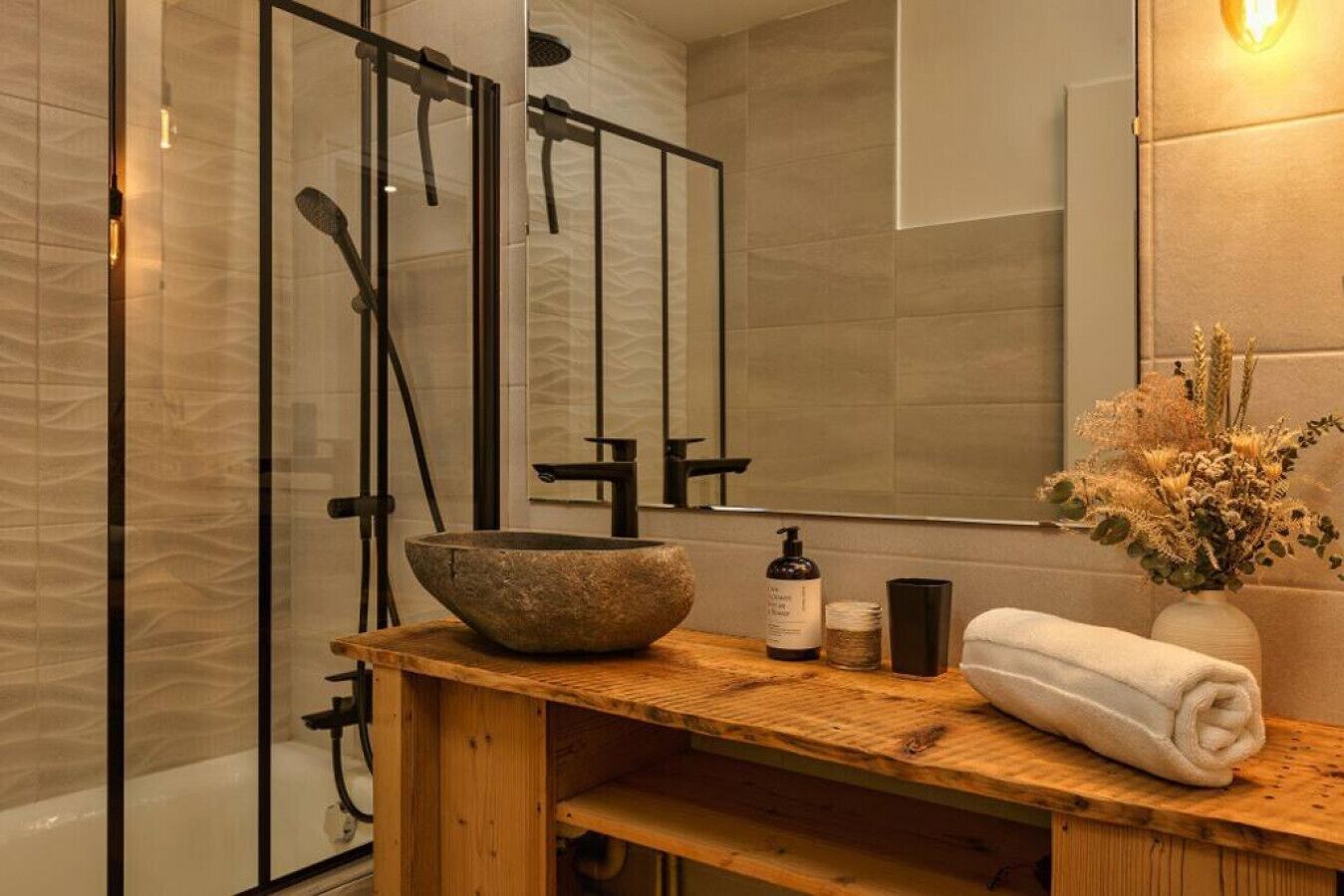 Articles de toilette gratuits, sèche-cheveux