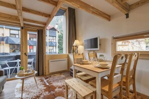 Dining - Roca · Duplex 4pax 2CH | 5mn Grands Montets | Parking (Chamonix-Mont-Blanc)