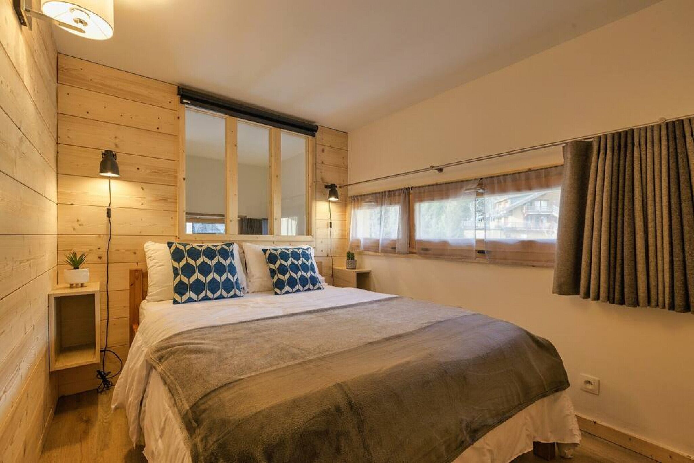 2 bedrooms, desk, iron/ironing board, free WiFi