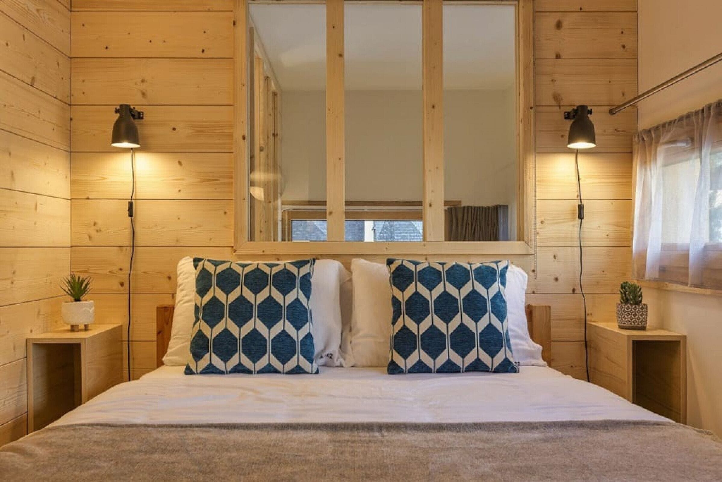 2 slaapkamers, een bureau, een strijkplank/strijkijzer, gratis wifi