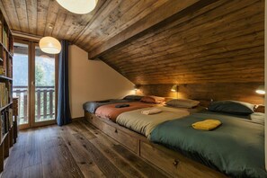6 bedrooms, desk, iron/ironing board, free WiFi