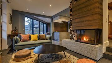 Smart TV, fireplace, stereo, offices