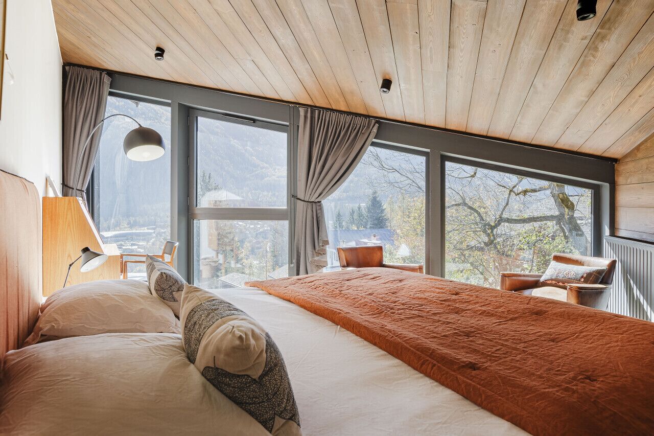 6 bedrooms, desk, iron/ironing board, free WiFi