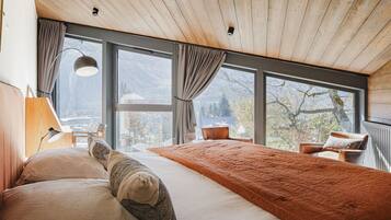 6 bedrooms, desk, iron/ironing board, free WiFi