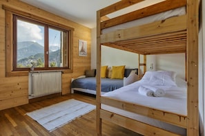 3 bedrooms, iron/ironing board, free WiFi, bed sheets