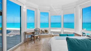 4 chambres, coffres-forts dans les chambres, bureau