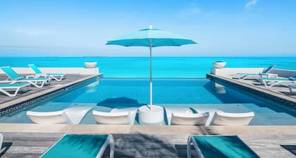 OCEANFRONT, with spectacular infinity pool on Tar Bay. An Exuma paradise.