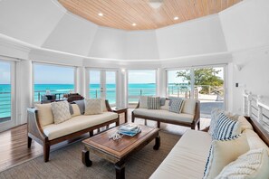 Smart-tv, een dvd-speler en boeken