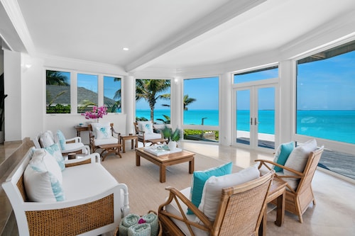 OCEANFRONT,  with spectacular infinity pool on Tar Bay.  An Exuma paradise.  