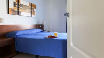 2 slaapkamers, een strijkplank/strijkijzer, reisbedje, gratis wifi