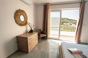 3 bedrooms, desk, iron/ironing board, travel crib