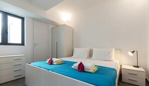 2 bedrooms, desk, iron/ironing board, travel crib