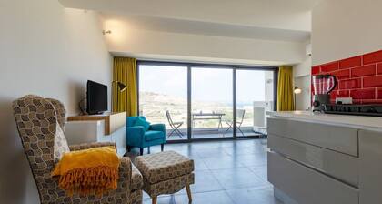2 Bed Apartment w/ Distant Sea and Country Views
