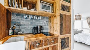 Upper Deck Studio | Private kitchen | Espresso maker, coffee/tea maker, electric kettle