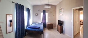 2 bedrooms, iron/ironing board, free WiFi, bed sheets