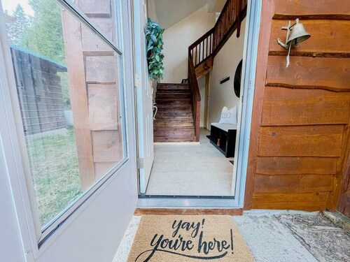 Mountain Cabin Get Away Minutes From Hot Springs!