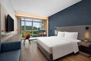 Standard Room, 1 King Bed, Courtyard View | Free WiFi, bed sheets - Holiday Inn Express Yibin by IHG (Yibin)