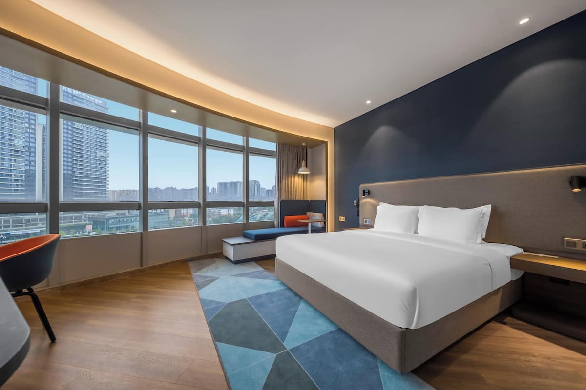 Standard Room, 1 King Bed (Extra Floor Space)