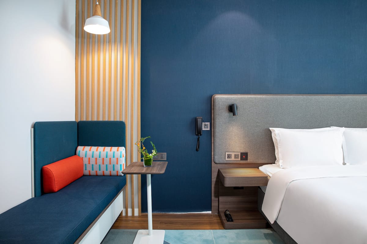 Free WiFi, bed sheets