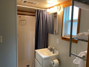 Dusche, Haartrockner, Handtücher, Seife