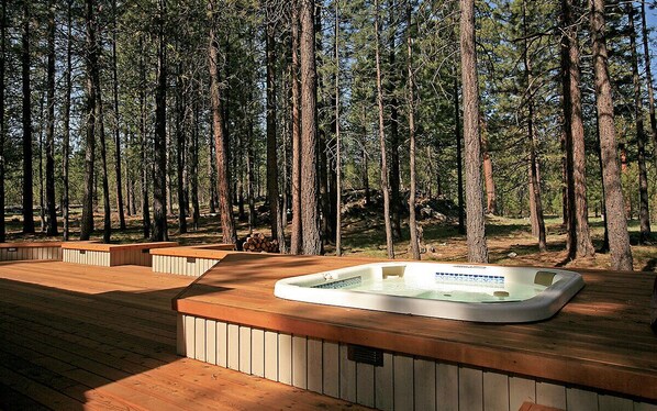 Bañera de hidromasaje al aire libre