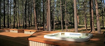 Cozy 3 bed, 2 bath, Pet Friendly home. HOT TUB!