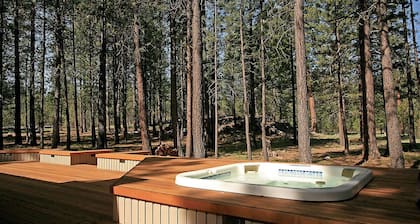 Cozy 3 bed, 2 bath, Pet Friendly home. HOT TUB!