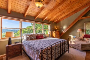 2 bedrooms, free WiFi, bed sheets - Whispering Ridge Retreat - 7 mins. to downtown Boone, hot tub, great views, pool table! (Boone)