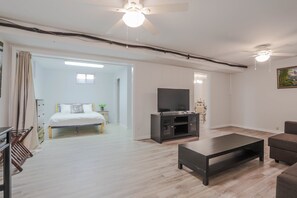 5 bedrooms, desk, iron/ironing board, free WiFi