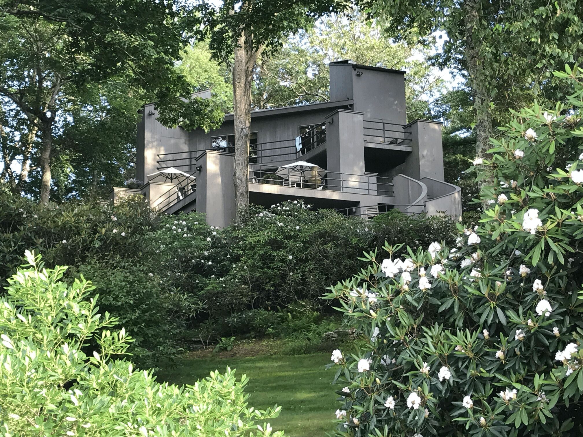 Lakeside luxury, nestled in nature -1 hr north of NYC