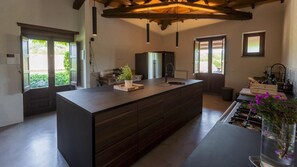 Réfrigérateur, four, plaque de cuisson, lave-vaisselle