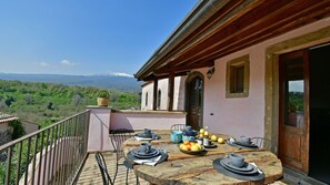 Outdoor dining - Villa Terre Normanne 10, Emma Villas (Castiglione di Sicilia)