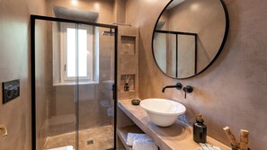 Bruser, boblebadekar, hårtørrer, bidet