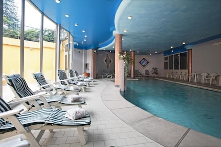 Indoor pool. Hotel Centro Benessere Gardel