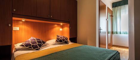 Economy Double Room | In-room safe, free WiFi