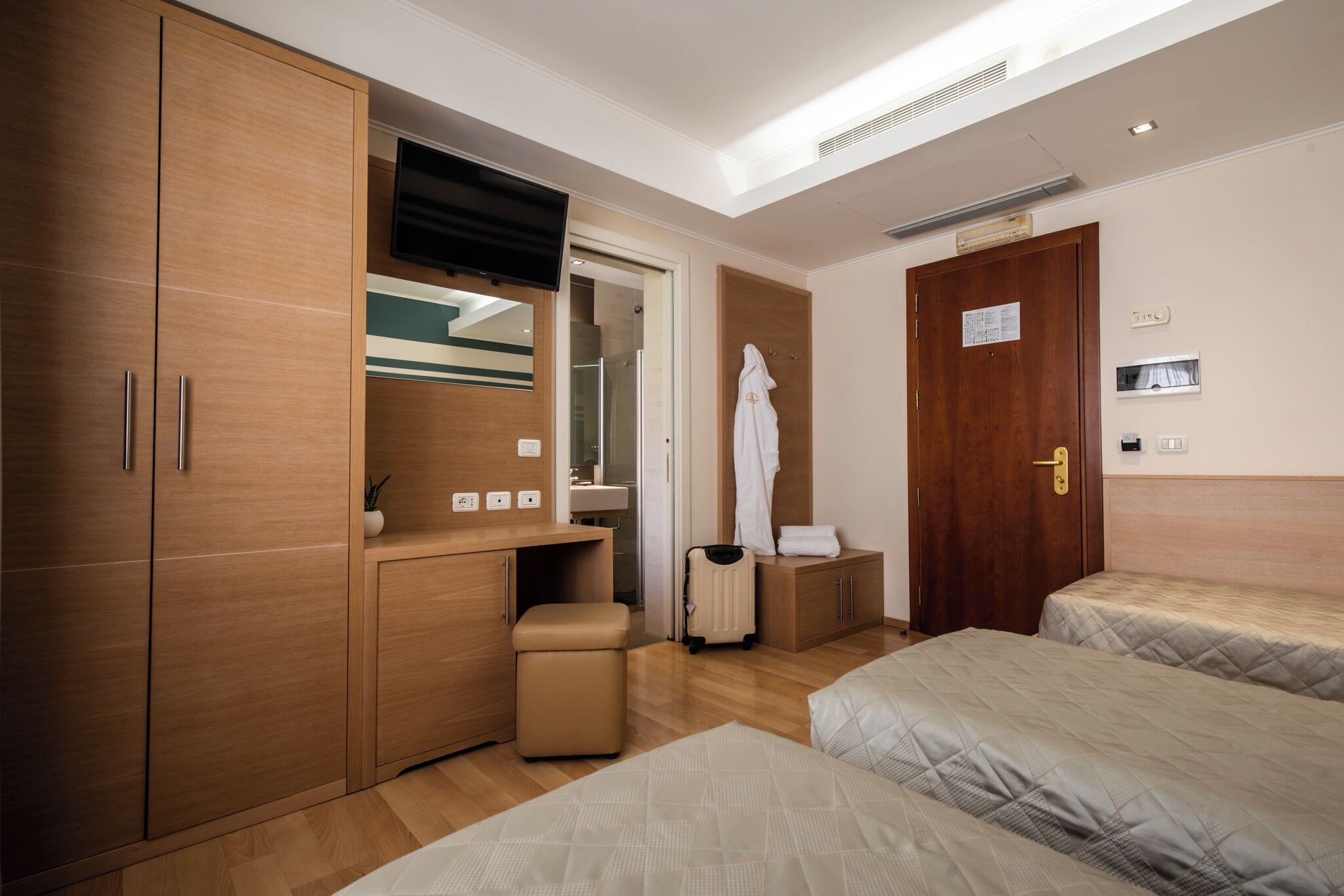 Chambre Triple | Coffres-forts dans les chambres, Wi-Fi gratuit