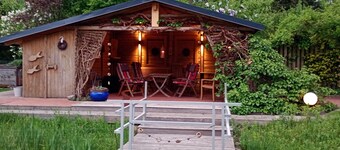 You will find a peaceful idyll and relaxation here in the Apartment-Feldsteingarten.