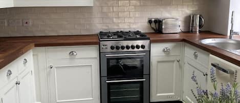 Cottage, Ensuite (Five) | Private kitchen