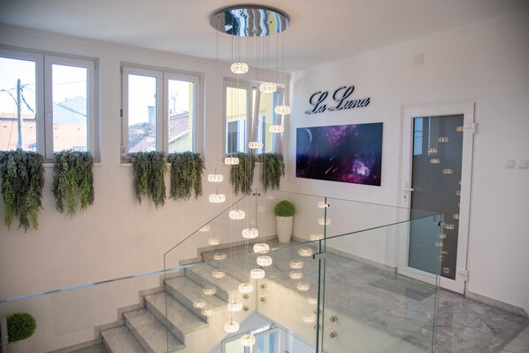 Interior - La Luna ⭐⭐⭐⭐⭐ Premium Deluxe Apartment with Pool & Jacuzzi Bikes and Parking (Našice)