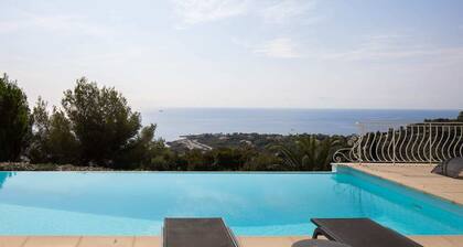 Villa with stupendous view overlooking sea, Apartment 4 (Rainier)