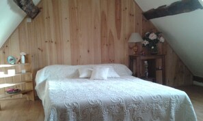 3 chambres, fer et planche à repasser, lit parapluie, Wi-Fi gratuit