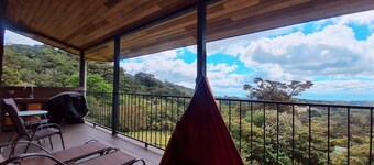 Your private home in the Monteverde forest! Close to parks and downtown