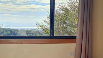 2 chambres, coffres-forts dans les chambres, fer et planche Ă repasser